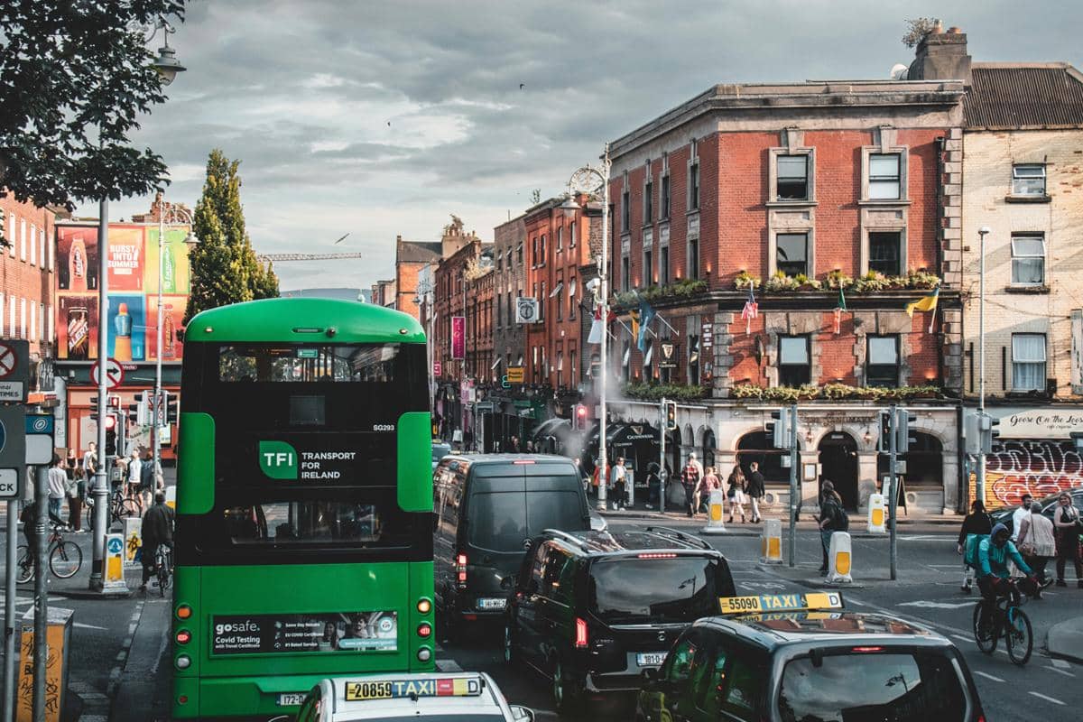ilustrasi transportasi di Irlandia