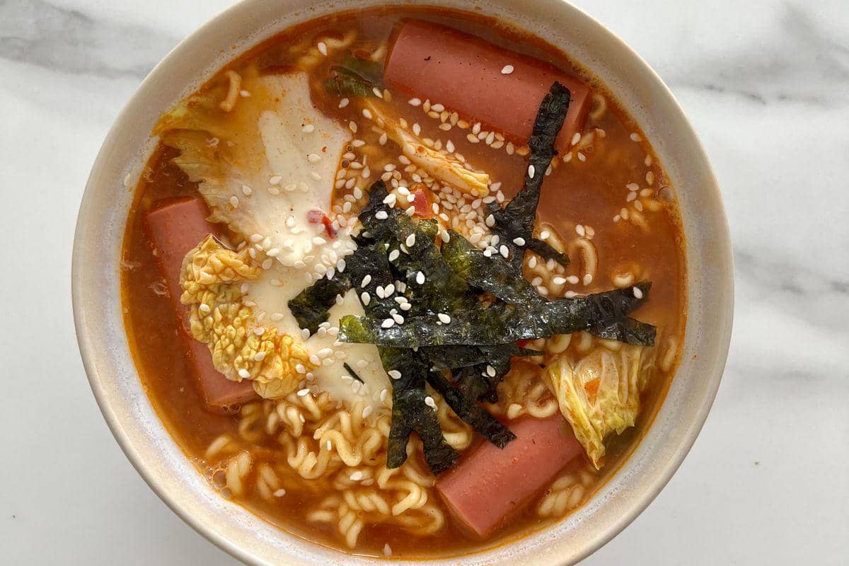 Perbedaan Kimchi Jjigae dan Sundubu Jjigae yang Kerap Dianggap Sama