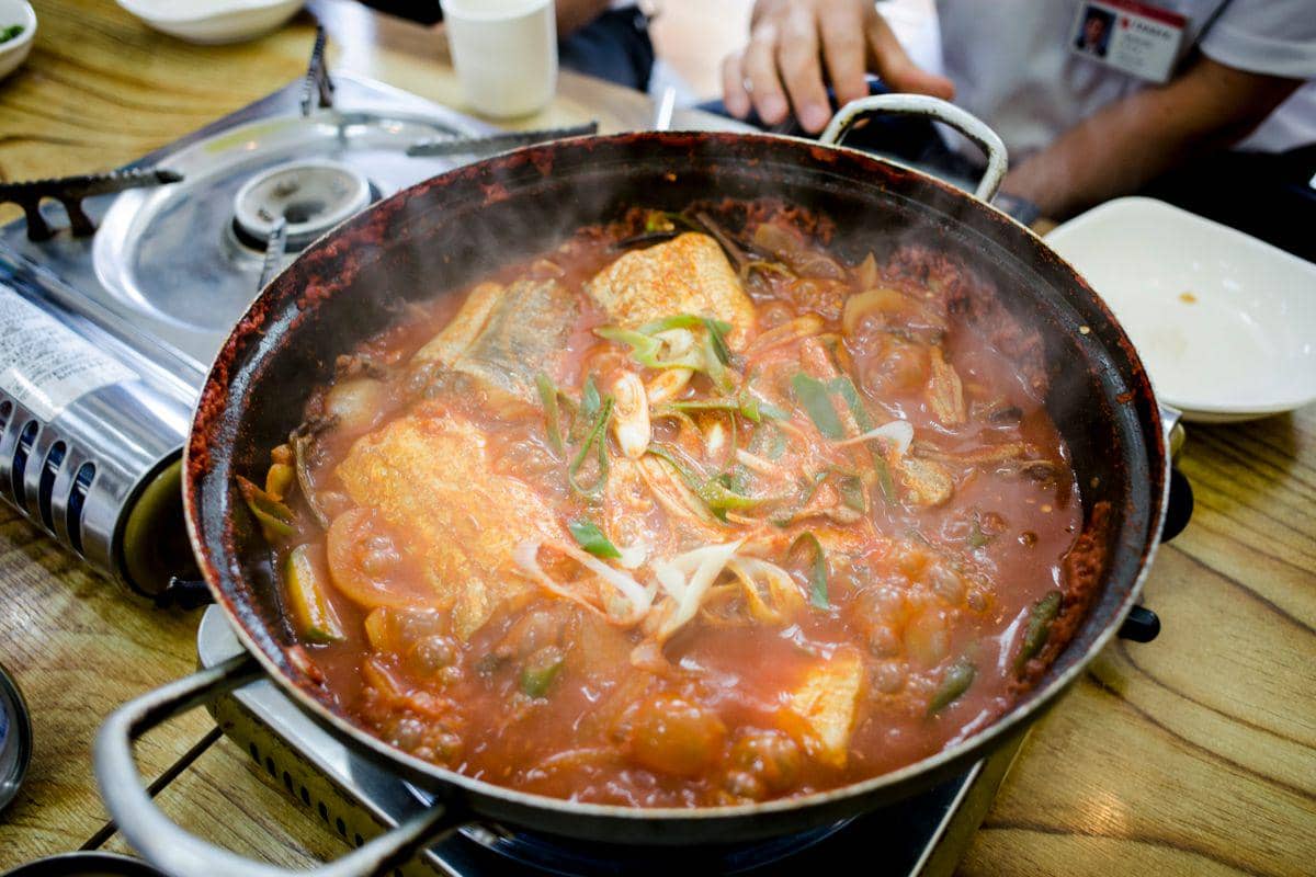ilustrasi kimchi jjigae