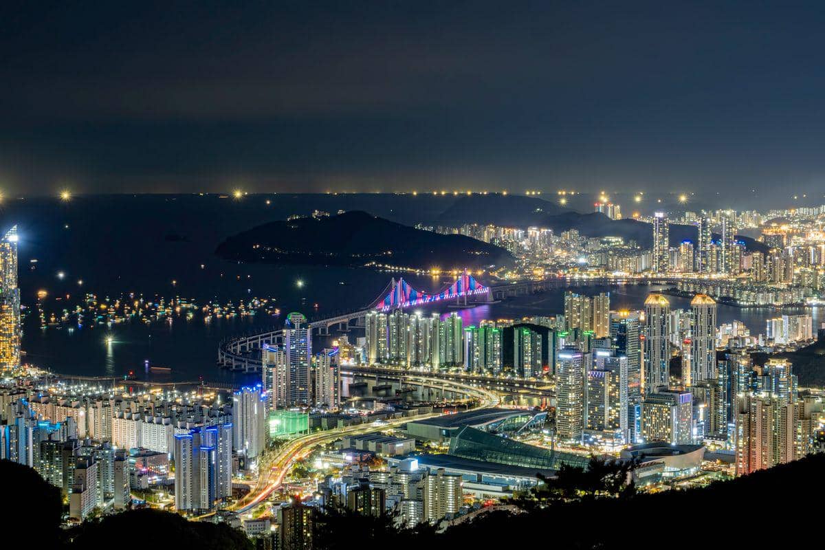 potret suasana Busan di malam hari