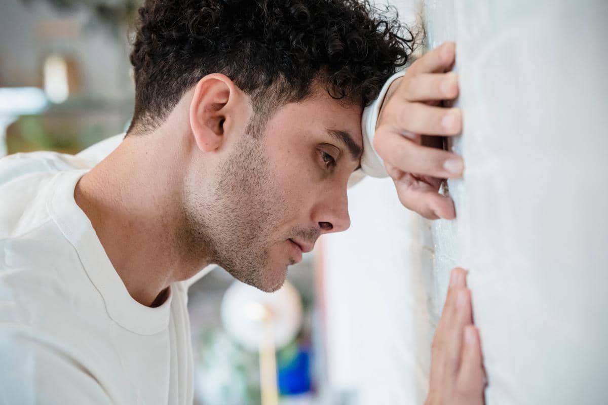 16 Cara Cowok Sikapi Kesalahan Sesuai Tipe MBTI, Ada yang Denial!