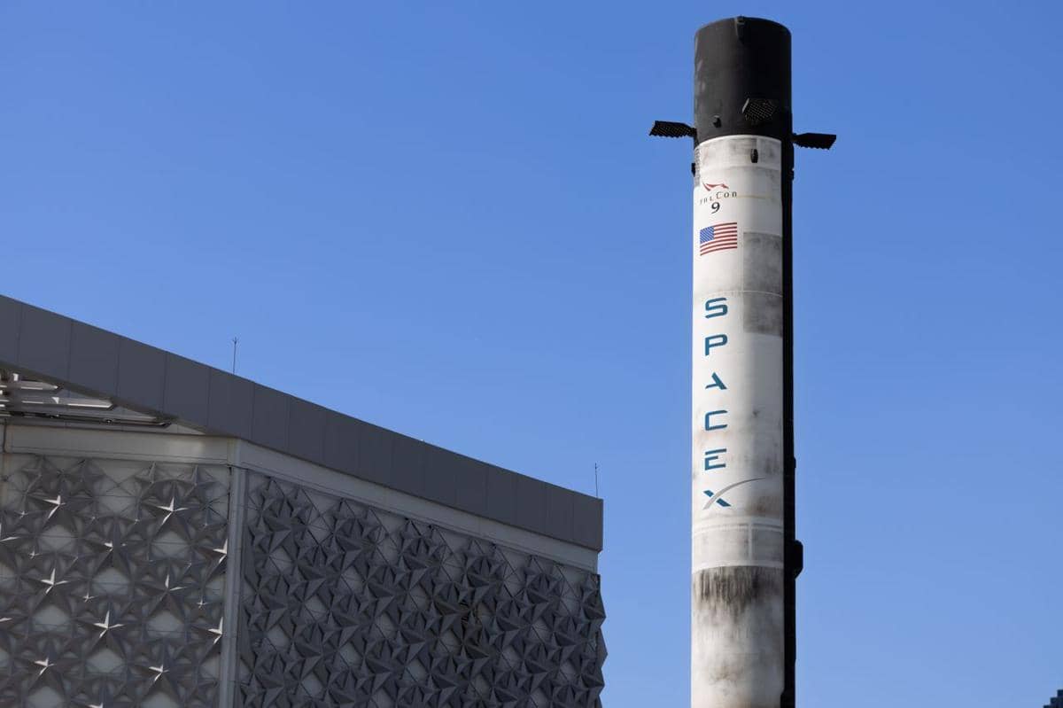 ilustrasi roket, perusahaan teknologi luar angkasa, aerospace, SpaceX
