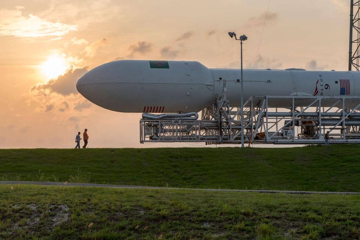 ilustrasi roket, perusahaan teknologi luar angkasa, aerospace, SpaceX