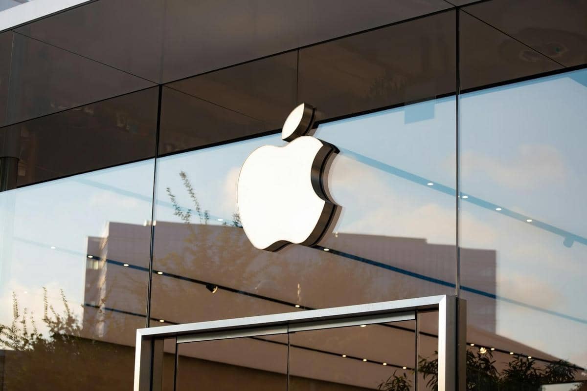 ilustrasi perusahaan Apple, perusahaan teknologi, smartphone, Apple store