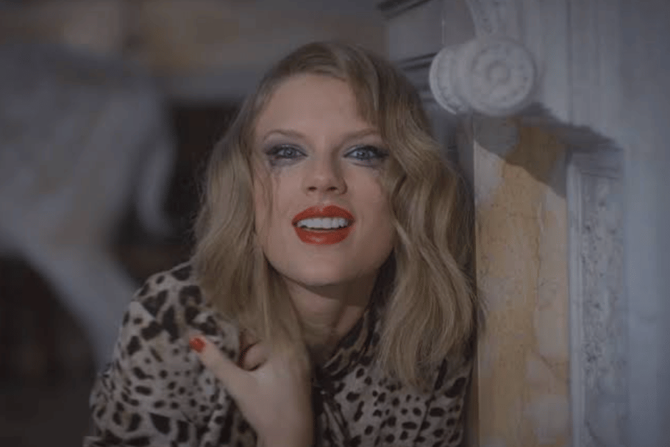 Taylor Swift dalam musik video "Blank Space"