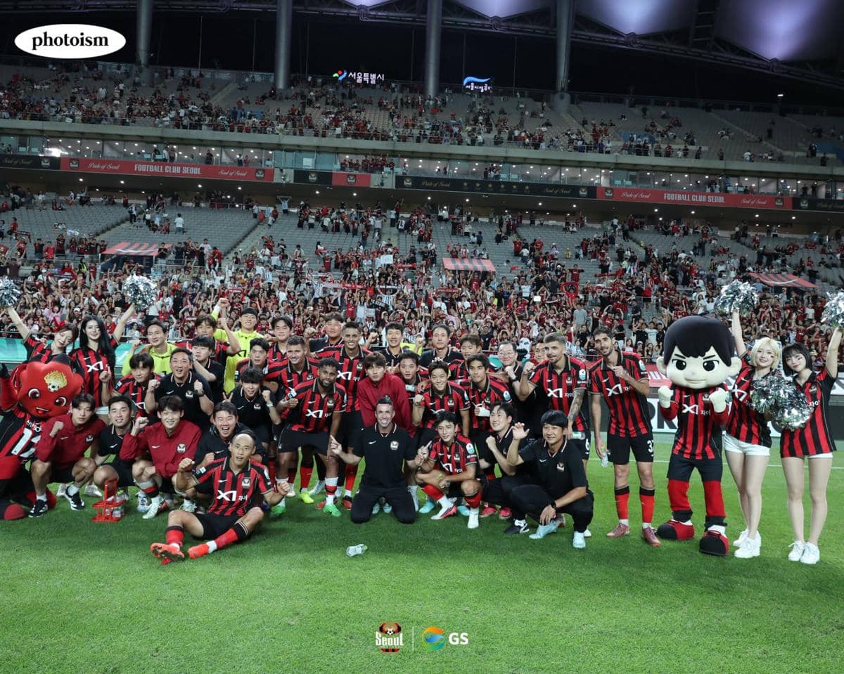Para pemain FC Seoul bersiap jelang pertandingan