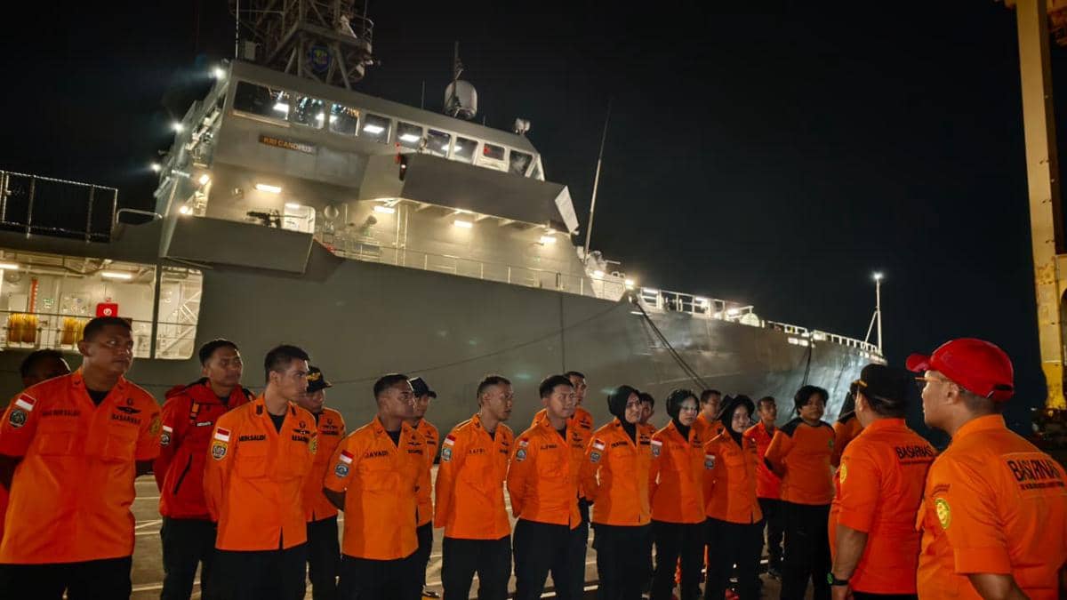Basarnas Makassar Kirim KN SAR Kamajaya Cari Korban Virgo Transport 8