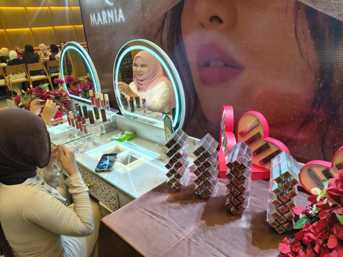 Produk kosmetik Marnia dipamerkan dalam acara peluncuran brand yang resmi hadir untuk konsumen di Kota Medan.