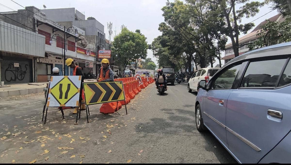 Farhan Tak Berkutik, Halte BRT Bandung di Tengah Jalan Tetap Dibangun