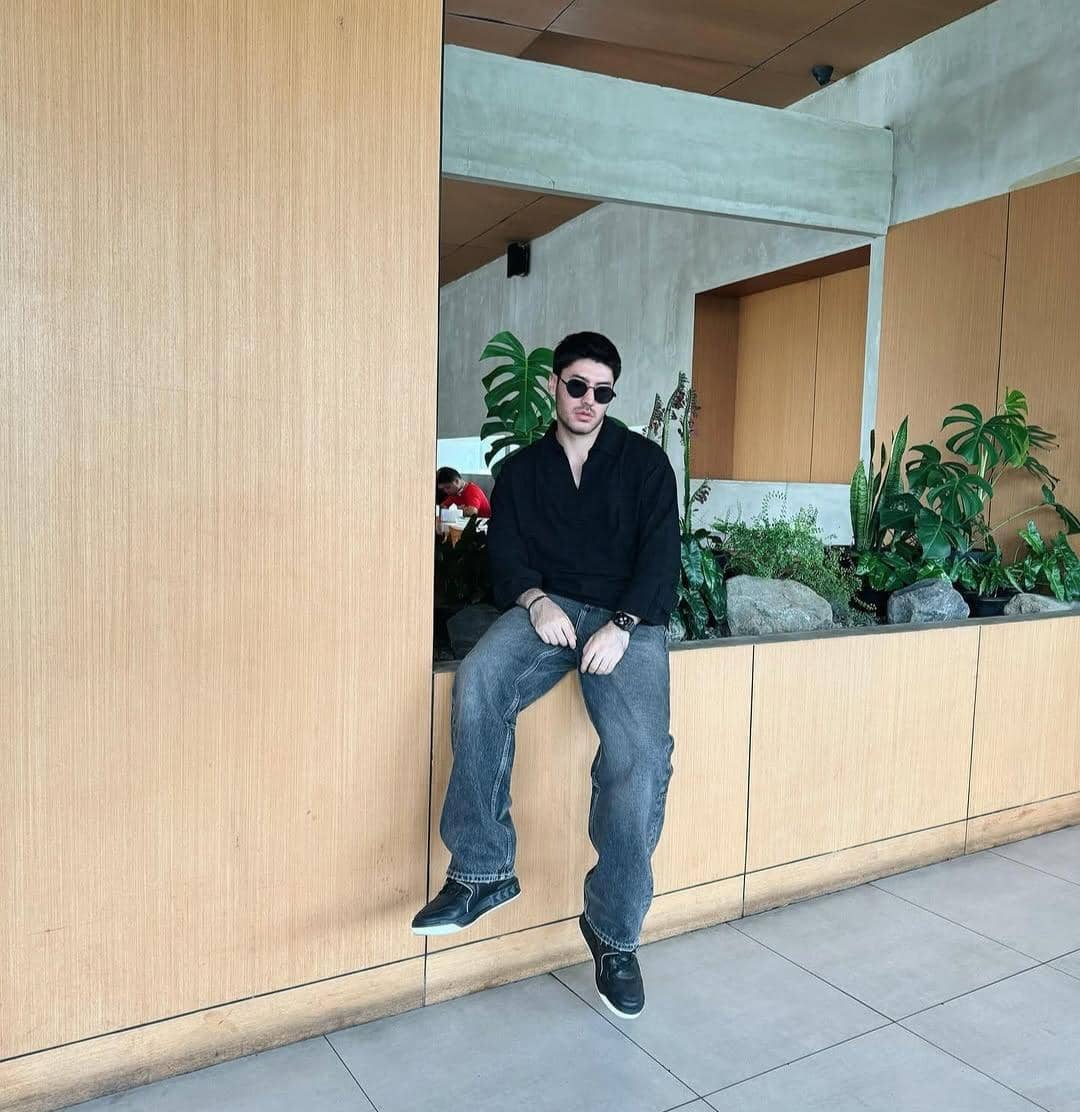 Style kasual Bara Valentino