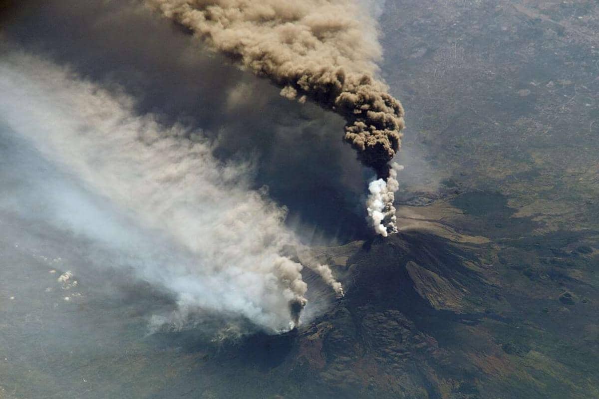 letusan spektakuler stratovolcano Gunung Etna