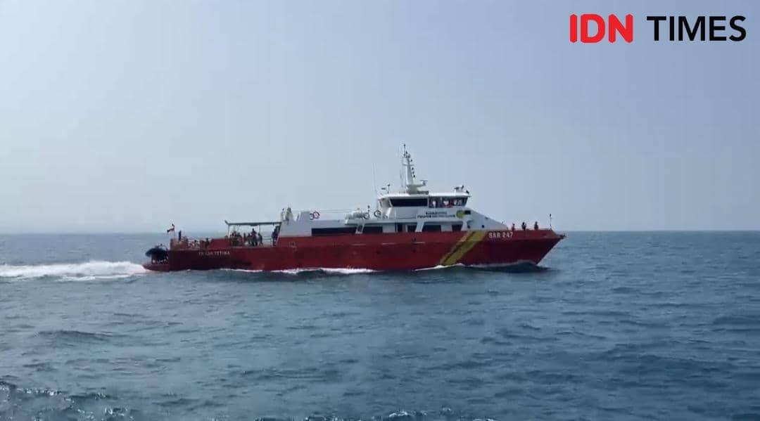 Kapal Basarnas sisir perairan Selat Sunda cari 8 orang hilang (Dok. Khaerul Anwar)