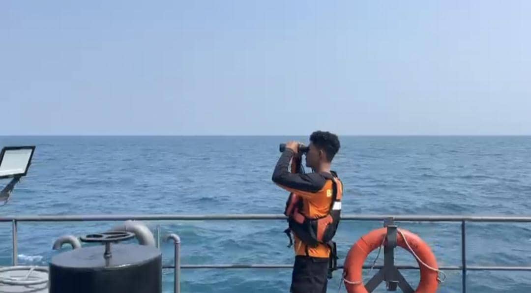 Kapal Basarnas sisir perairan Selat Sunda cari 8 orang hilang (Dok. Khaerul Anwar)