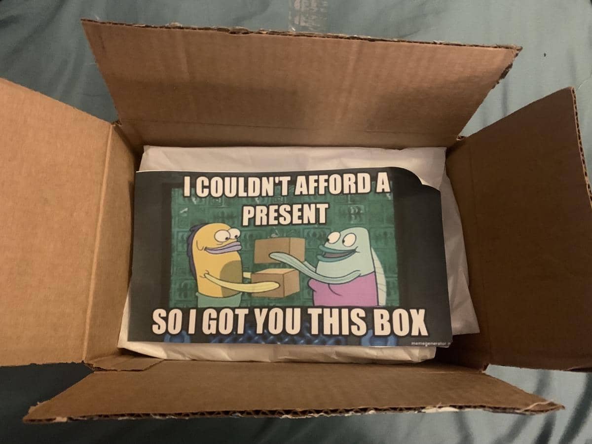 8 Meme SpongeBob tentang Hadiah, Cuma Dikasih Kotak?