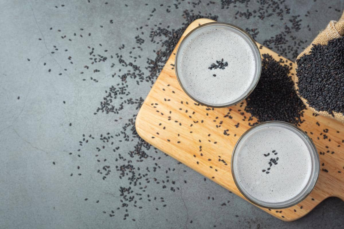 Resep Iced Black Sesame Latte, Paduan Kopi dan Wijen Hitam yang Legit