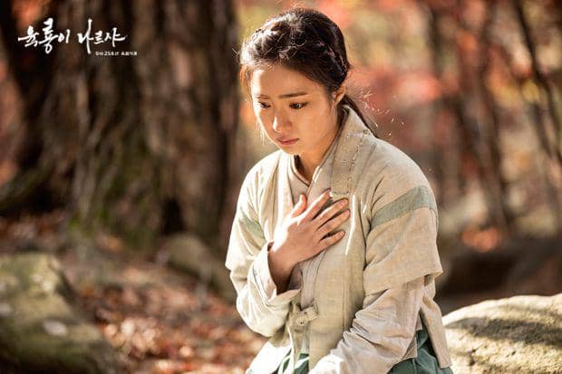 Aktris Shin Se Kyung tampil dalam drama Korea Six Flying Dragons produksi SBS, dalam salah satu adegan.