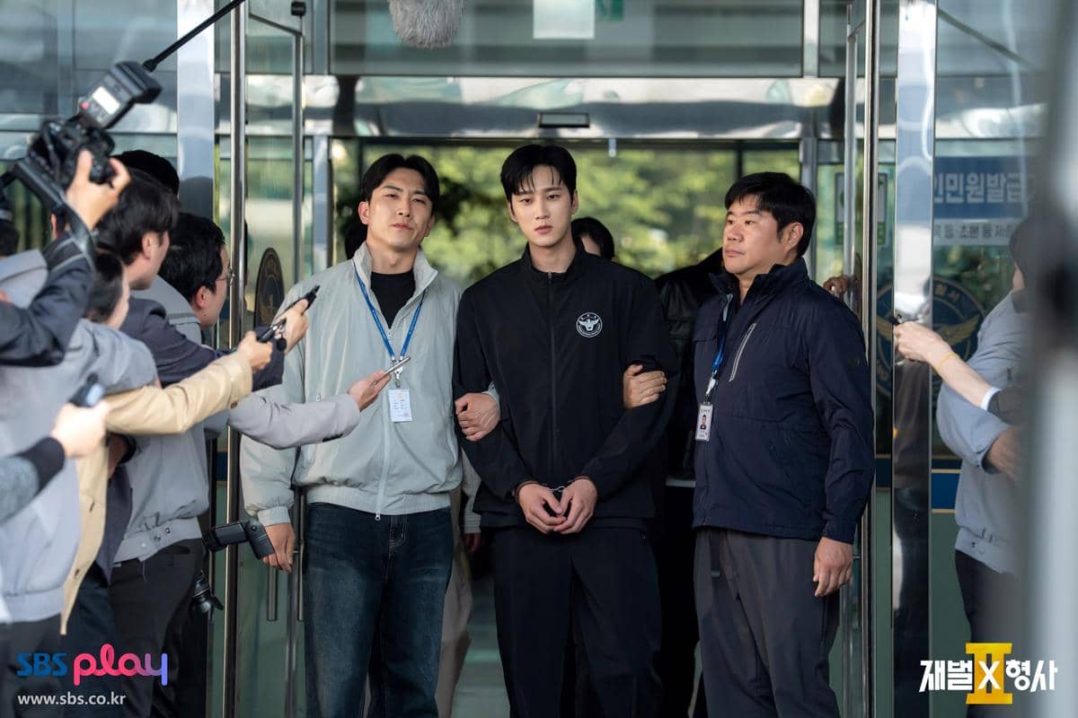 7 Bukti Jin I Soo Bukan Pembunuh Young Hwan di Flex X Cop 2