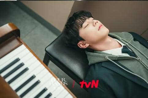 Still cut drama Four Hands, Two Sonatas