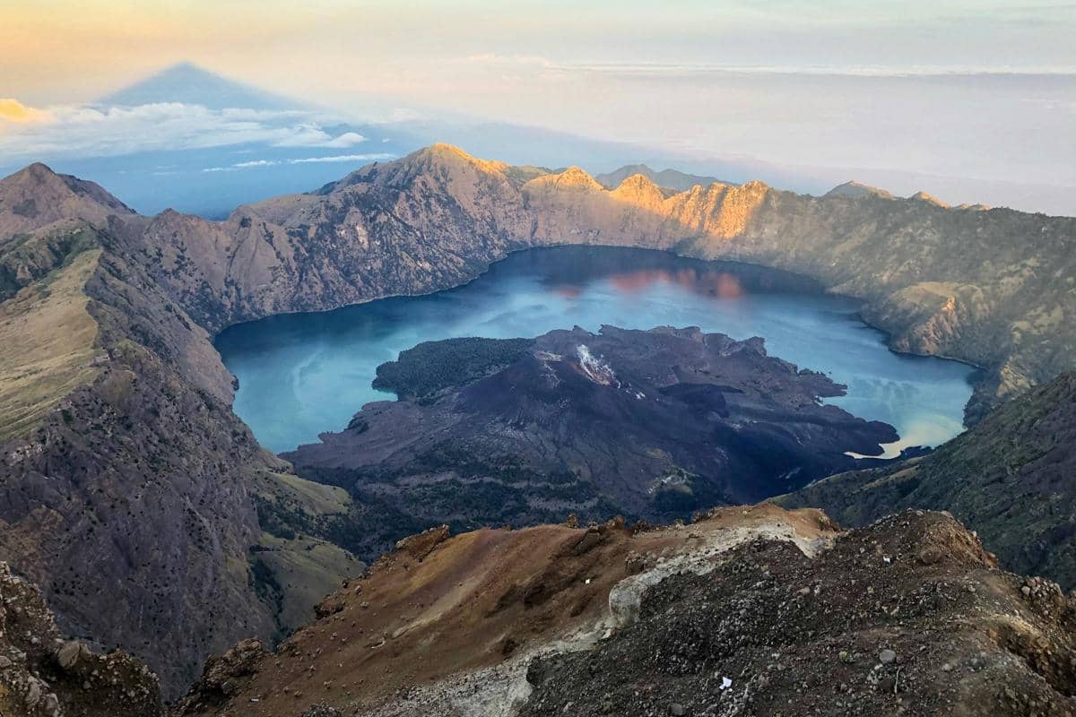 ilustrasi Gunung Rinjani 