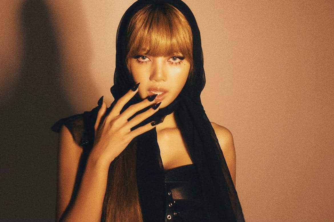 Lisa BLACKPINK Akhirnya Minta Maaf Pernah Pakai Kata Rasis saat Trainee