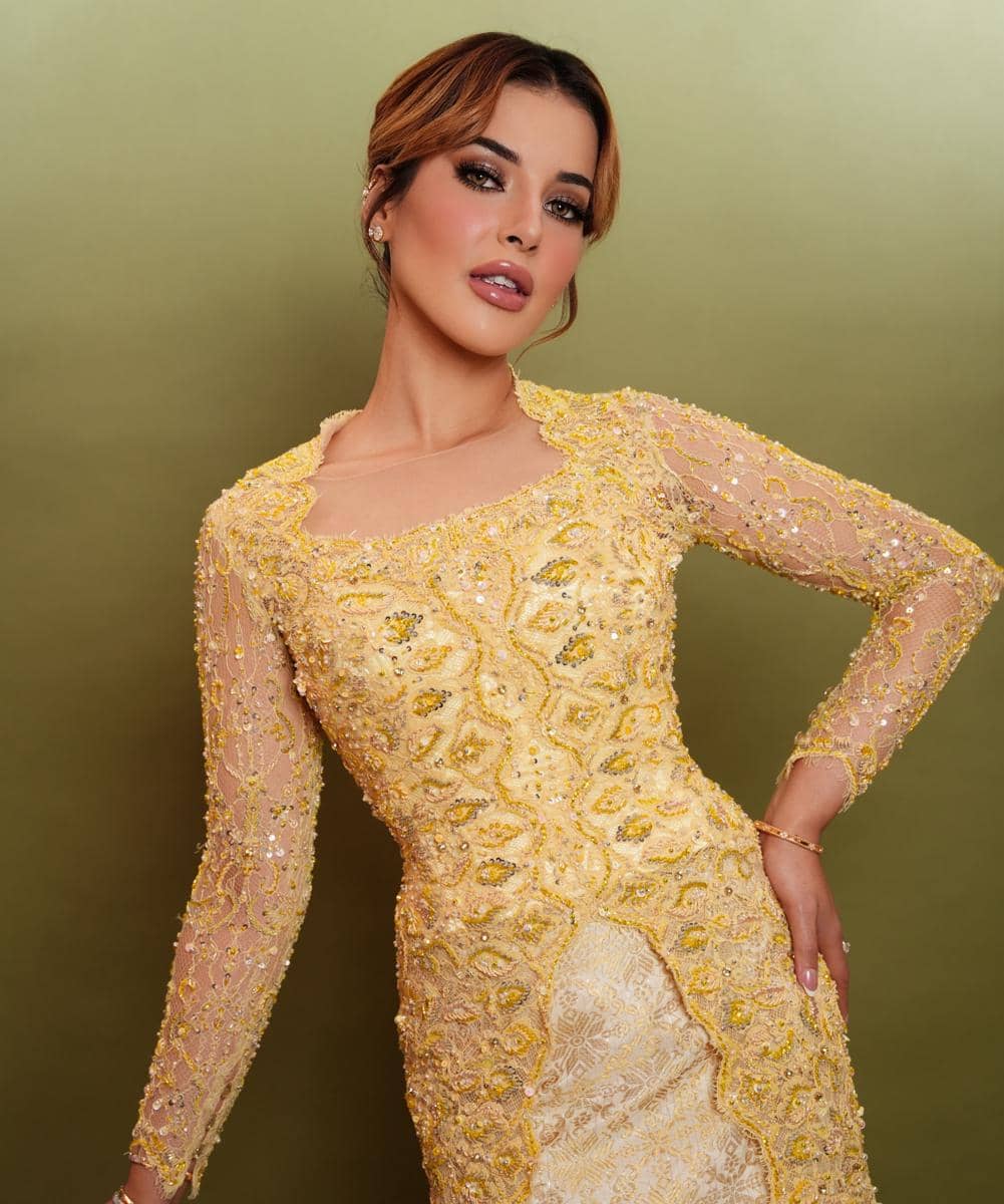 gaya kebaya kuning ala Tasya Farasya
