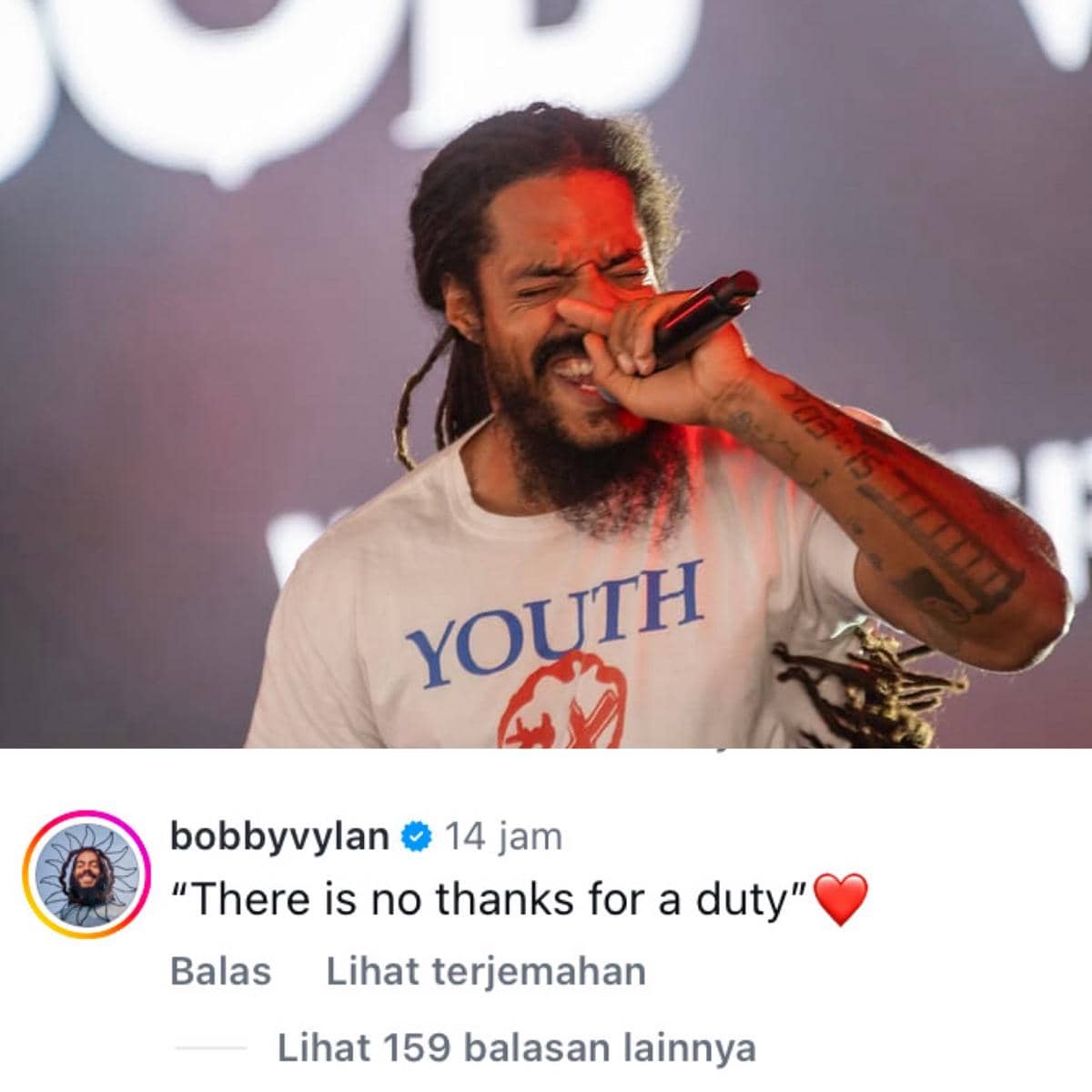 Potret Bobby Vylan yang diunggah melalui akun Instagram pribadinya, memperlihatkan wajah musisi tersebut.