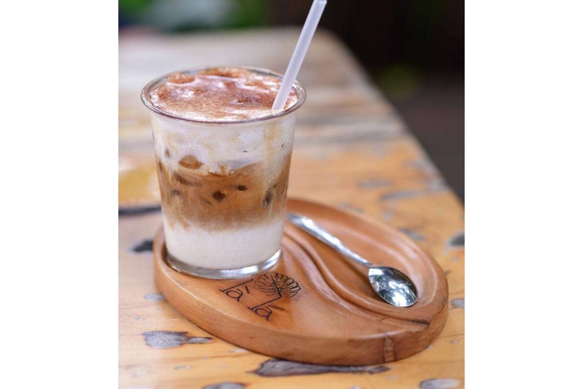 ilustrasi iced coconut water coffee