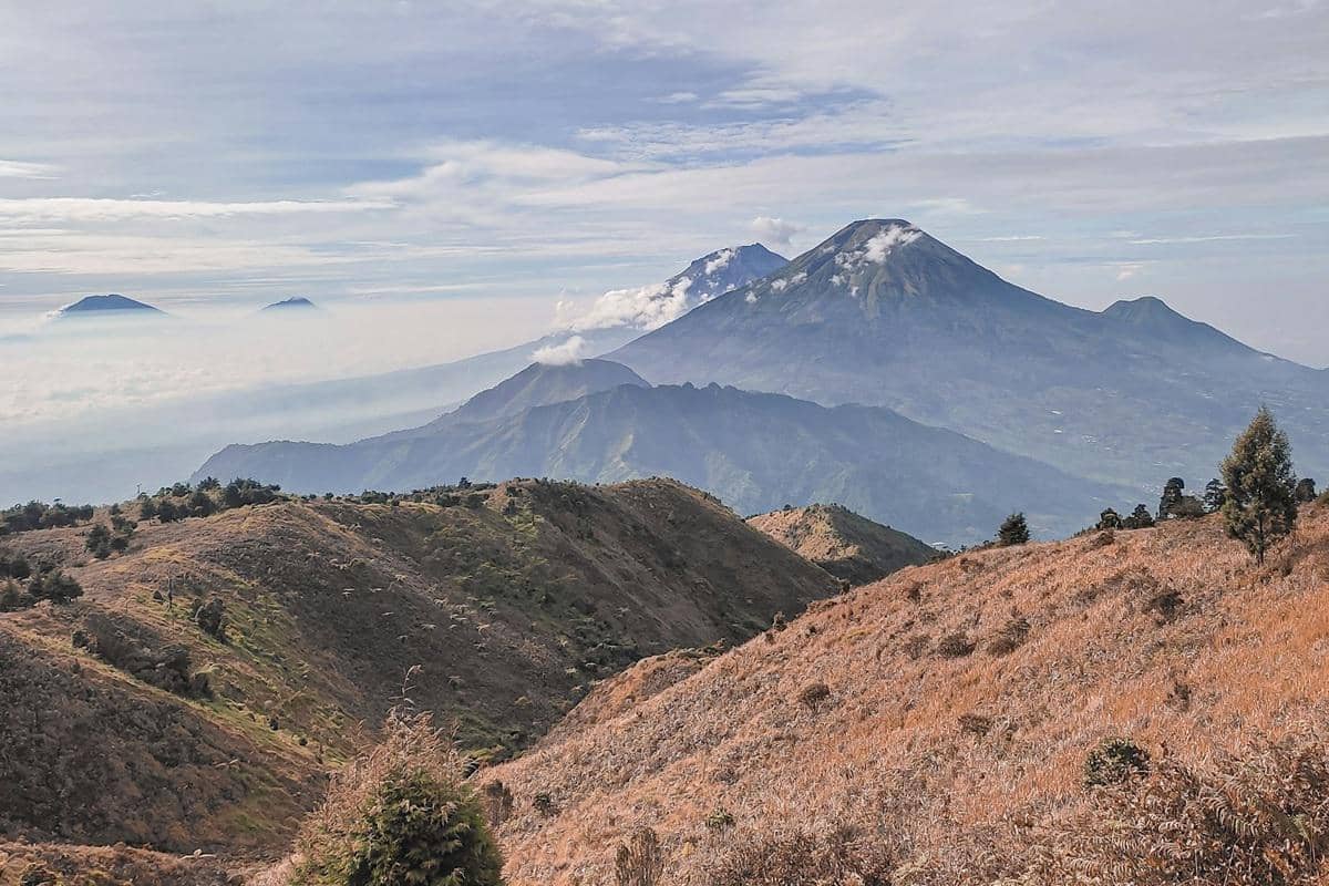 ilustrasi Gunung Prau