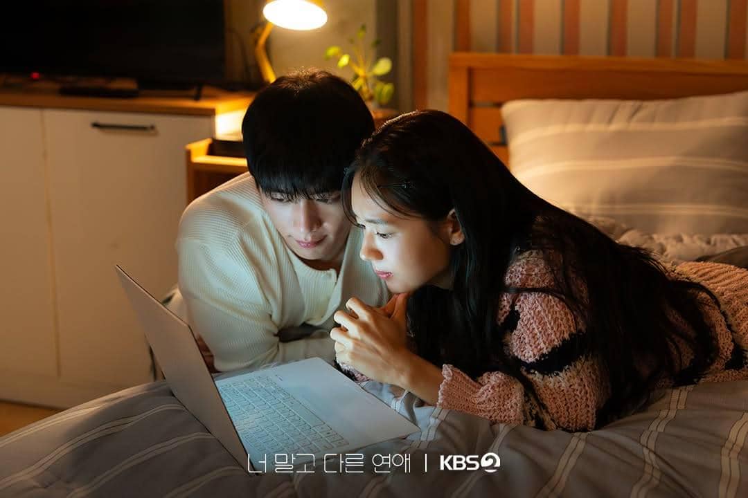Cuplikan adegan drama Korea A Love Other Than Yours produksi KBS2 dengan para pemeran dalam suasana dramatis.