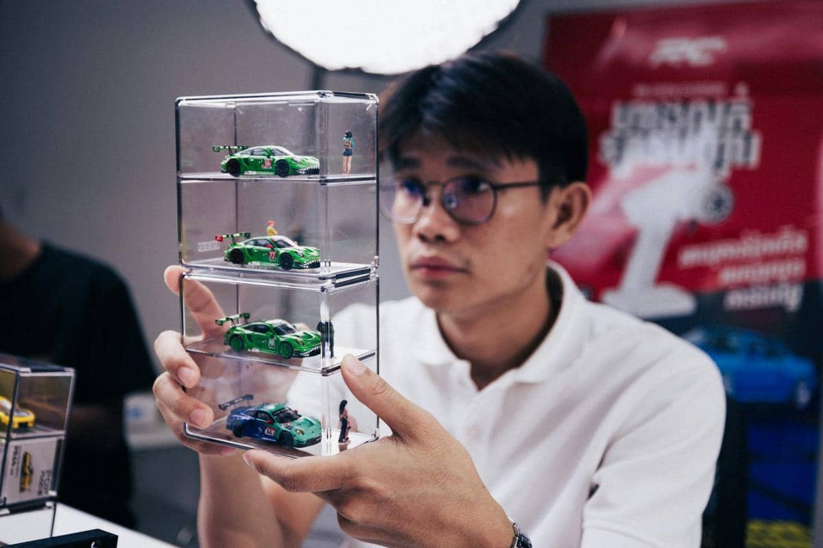 ilustrasi kolektor diecast