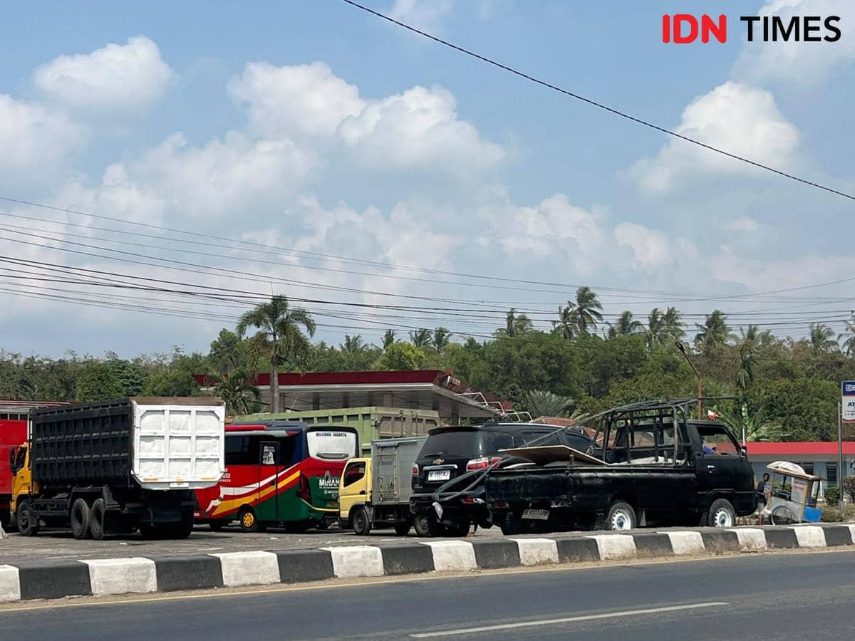 Antrean Truk Mengular demi Solar di SPBU Balam, Sopir: Bikin Repot