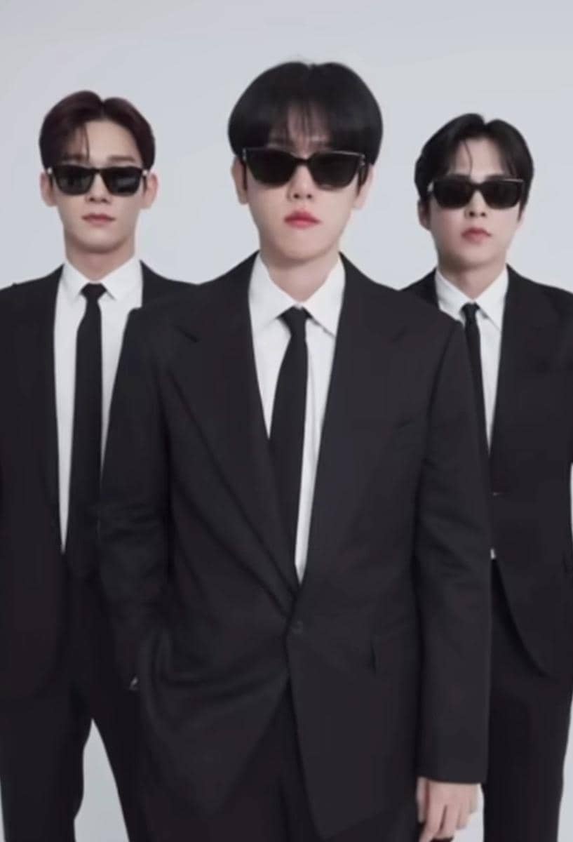 Potret tiga personel EXO-CBX berpose bersama dalam unggahan Instagram dari akun inb_100.