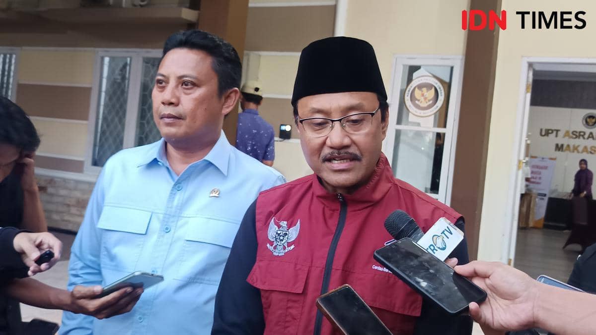 Menteri Sosial Saifullah Yusuf menghadiri Gerakan Nasional Peduli Tetangga di Aula Arafah Asrama Haji Makassar.