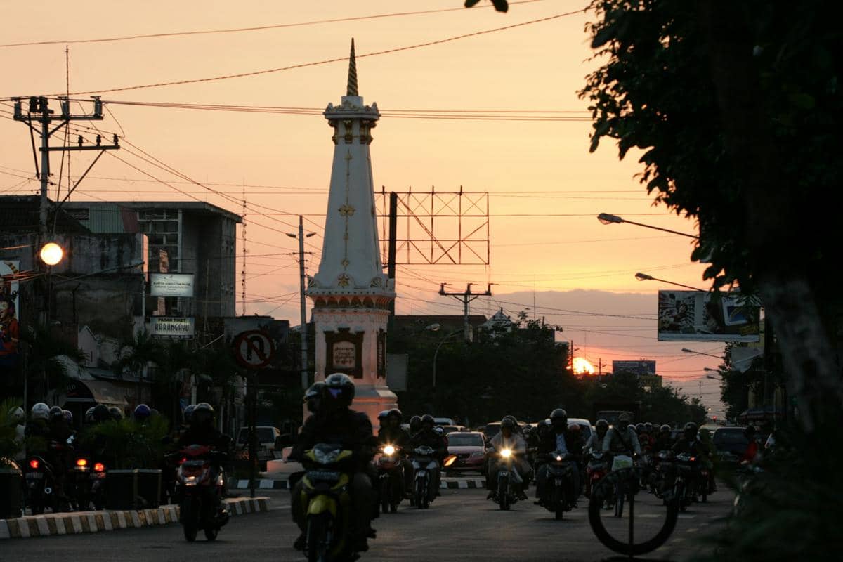 ilustrasi suasana salah satu jalan di Yogyakarta