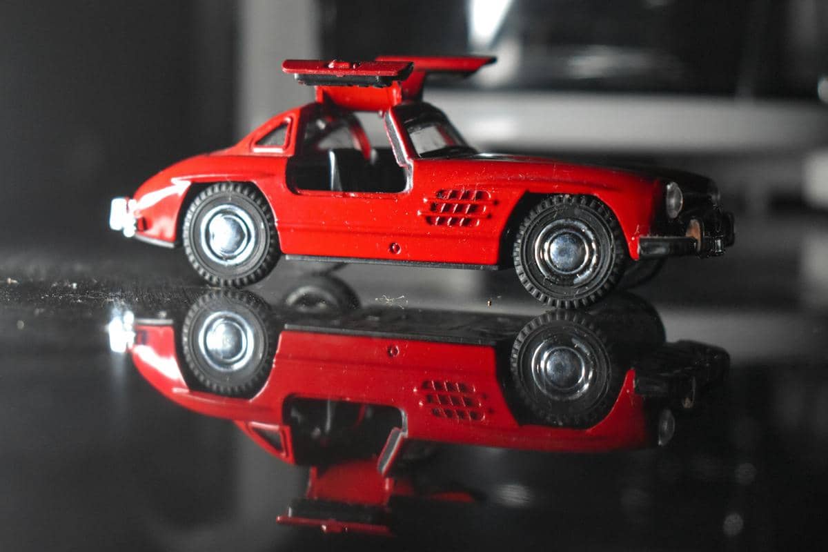 ilustrasi diecast