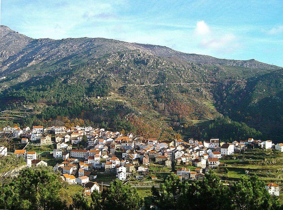 Desa Loriga di Portugal