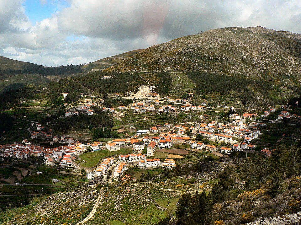 Desa Loriga di Portugal