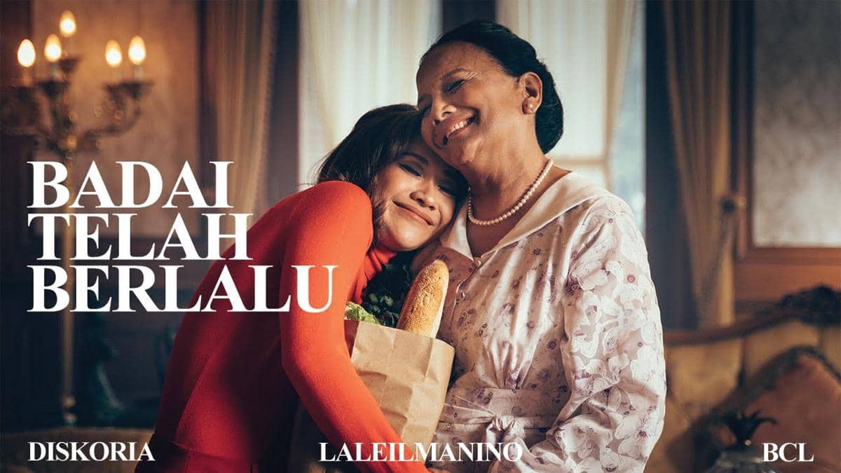 Cuplikan video klip “Badai Telah Berlalu” yang diunggah di kanal YouTube Suara Disko dengan tampilan adegan musik.