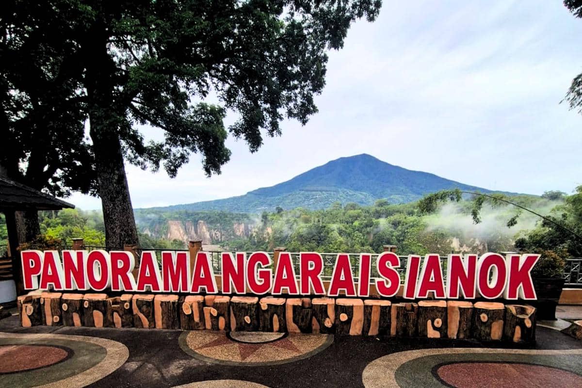 Panorama Ngarai Sianok, Bukittinggi, Sumatra Barat
