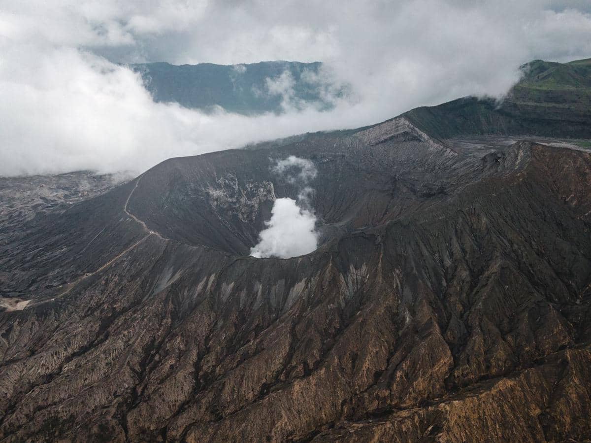 Kenapa Kawah Gunung Berapi Bisa Berubah Bentuk?