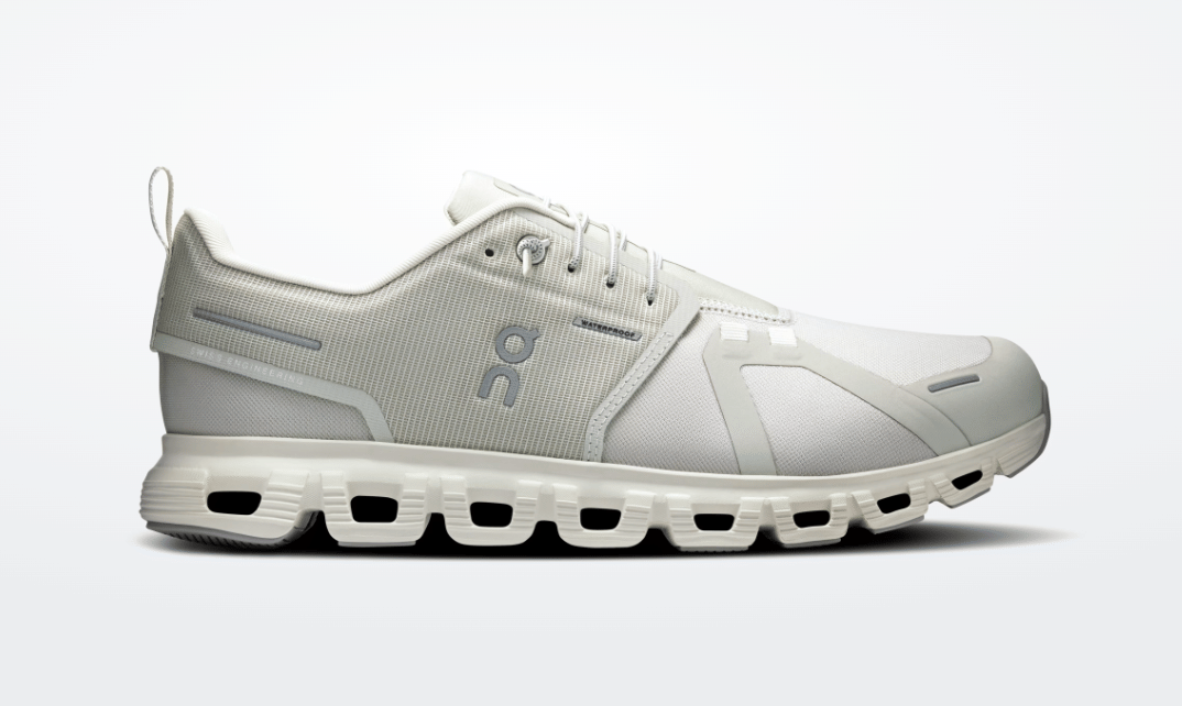 sepatu on cloud untuk umroh