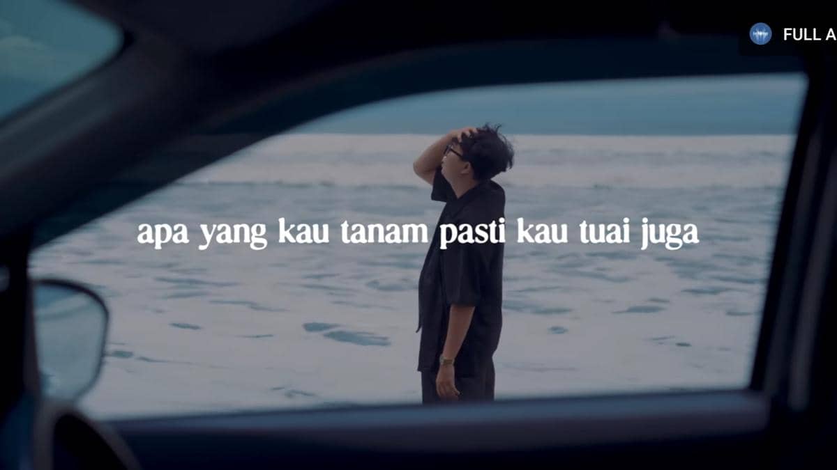 cuplikan video lirik "Bernama Karma"