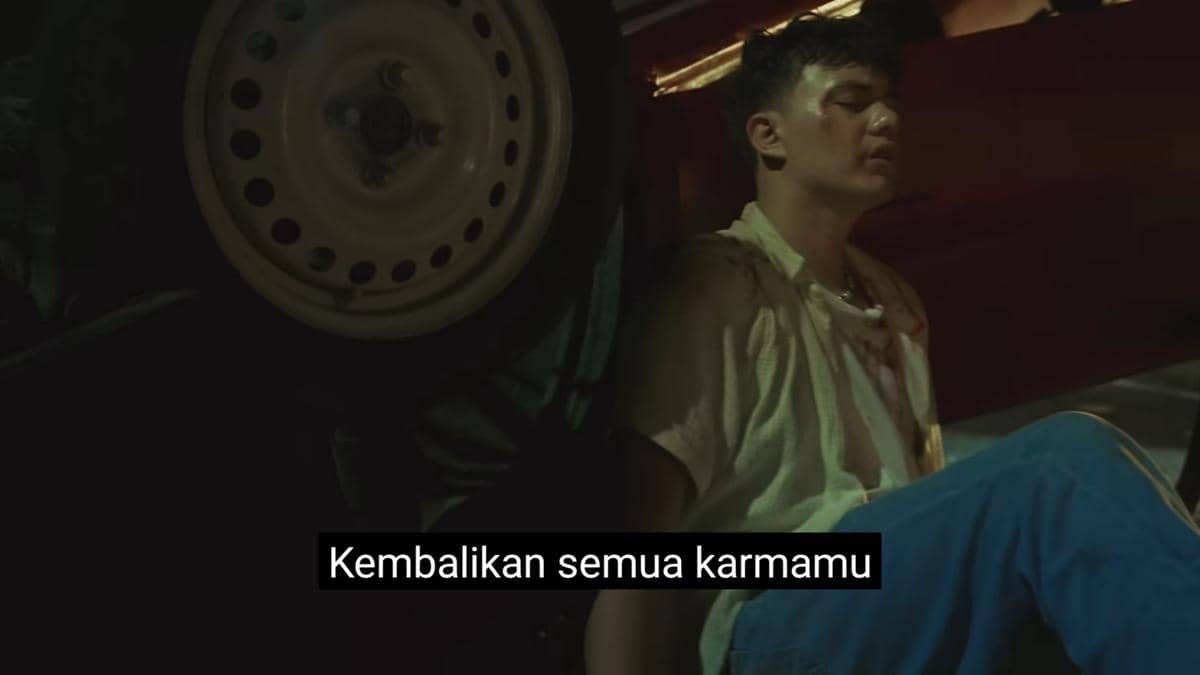 cuplikan video klip "Mundur Perlahan"