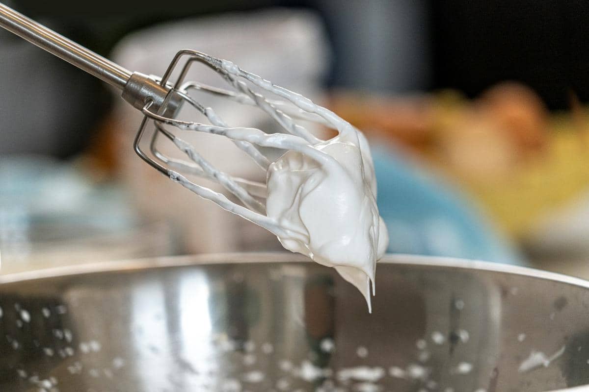 ilustrasi membuat meringue