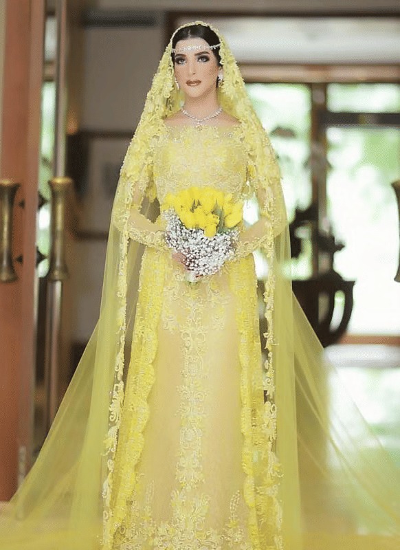 gaya kebaya kuning ala Tasya Farasya