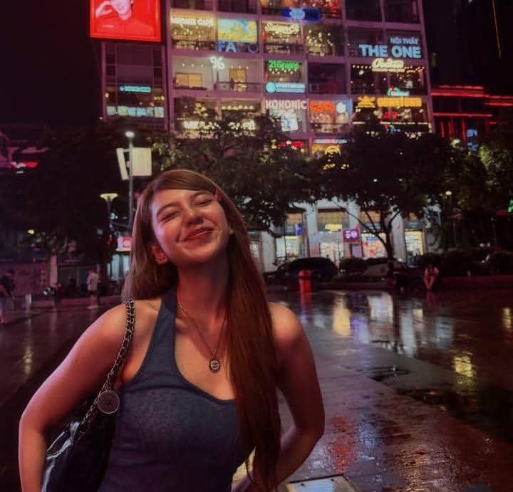Ghea Indrawari liburan di Ho Chi Minh