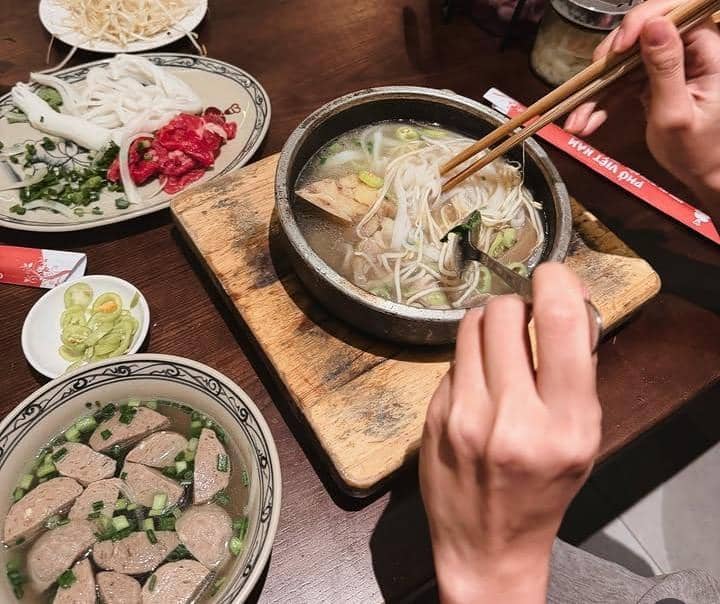 Ghea Indrawari liburan di Ho Chi Minh
