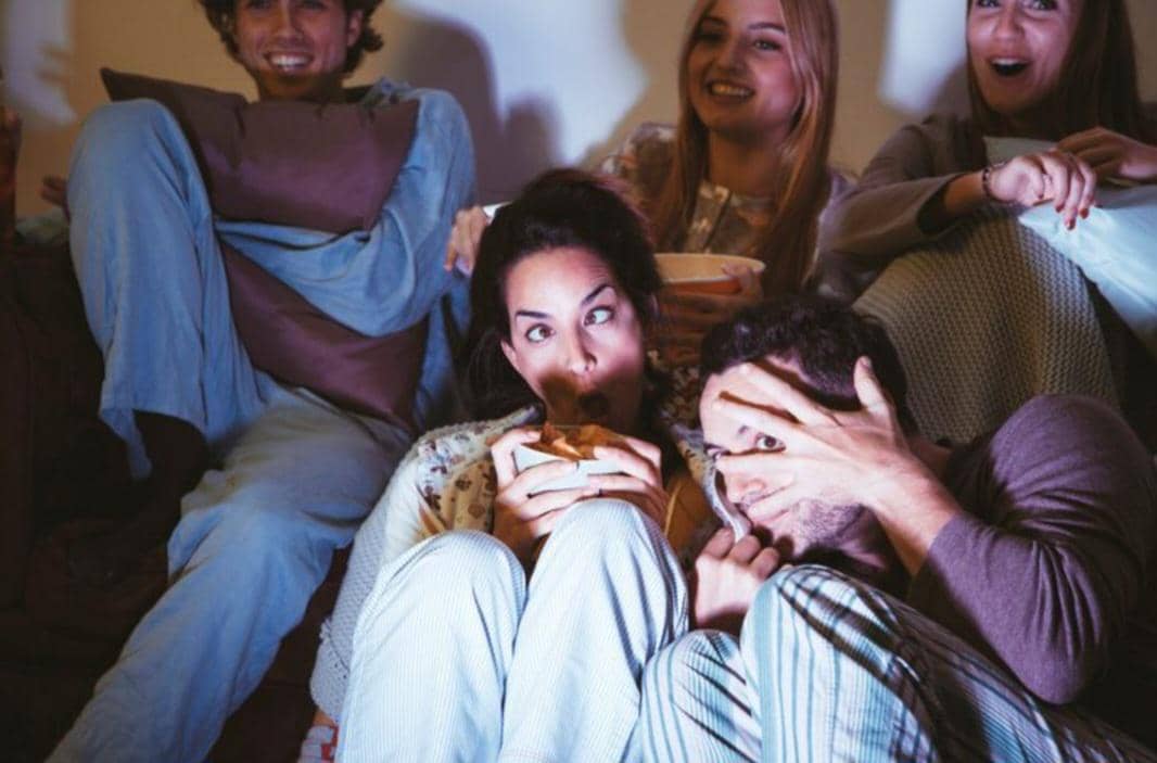 Kenapa Nonton Film Horor Bikin Momen Bareng Teman Makin Seru?