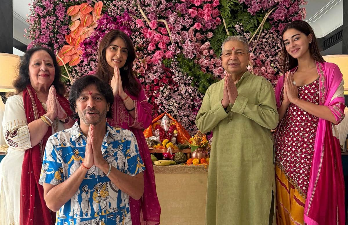 Ananya Panday Rayakan Ganesh Chaturthi Bareng Keluarga