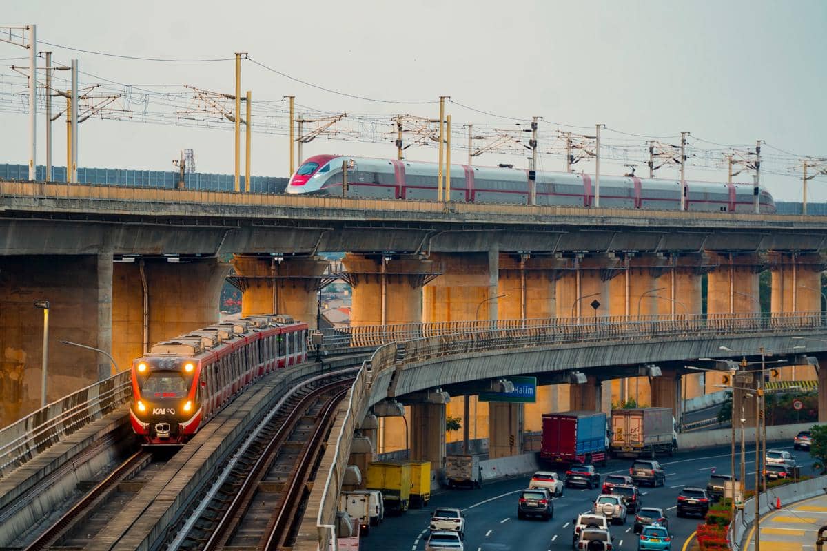 Layani Pengguna Whoosh, LRT Jabodebek Uji Coba Perjalanan 05.30 WIB